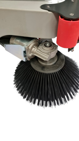 Подметальна машина Bennett Tornado 700bd (200Ач Li)