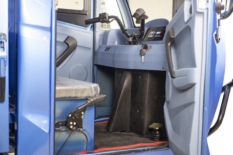 Трицикл электрический Rutrike КАРГО Кабина 1500 60V1000W (серый)