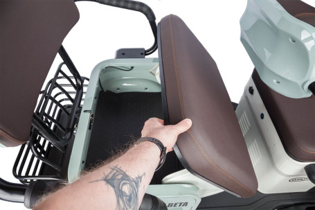 Трицикл электрический Rutrike Gelbert Beta (48/60V, 800W, сереребристо-белый) (0000256-3032)