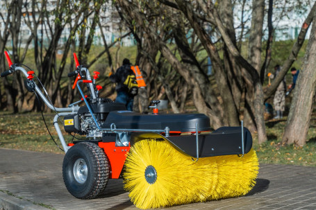 Подметальная машина Limpar 84 PRO Honda (сегментная щетка)