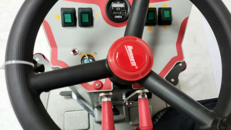 Подметальна машина Bennett Tornado 700bd PLUS (200Ач, Li)