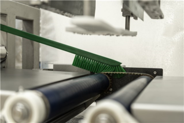 Щетка узкая Vikan (60см, зеленый)