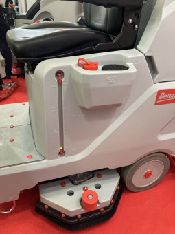 Поломоечная машина Bennett Hussar H120D (300Ач Li)